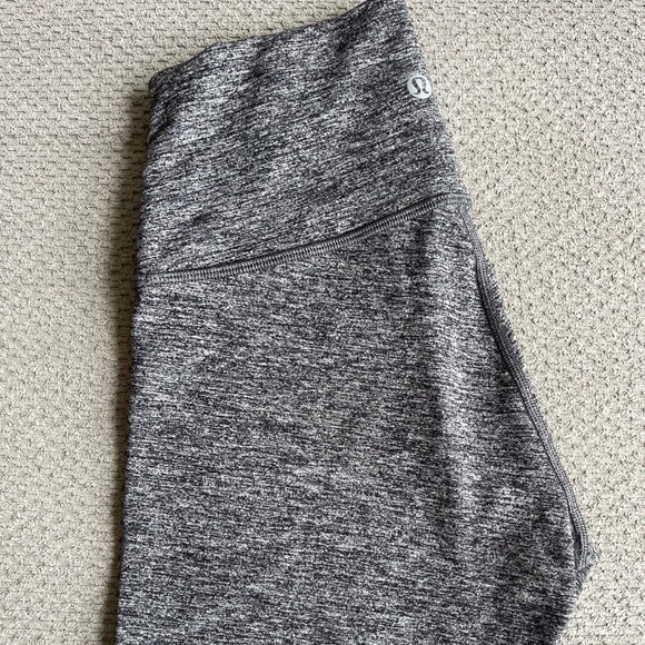 Under wonder Lululemon leggings - Picture 3 of 3